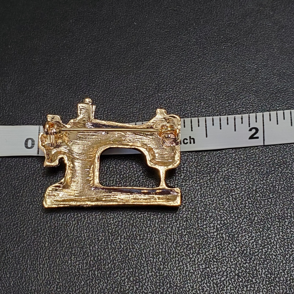 *Sale* Black enamel sewing machine brooch - Picture 6 of 7